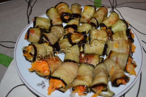 Рулетики из баклажанов с морковью, помидорами и чесноком