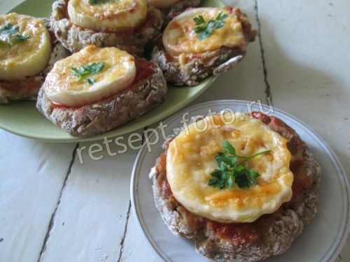 Рыбные котлеты с сыром и помидорами в духовке