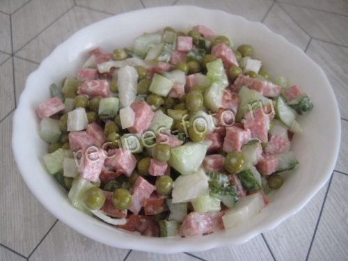 Салат "Ангарский" с копченой колбасой и свежим огурцом