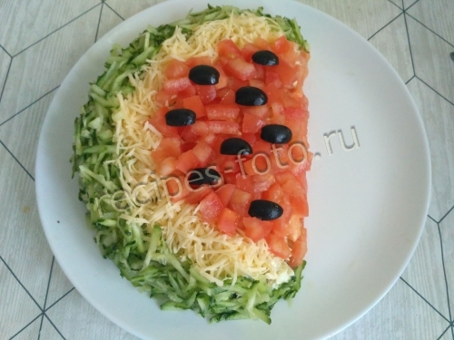 Салат "Арбузная долька" с курицей