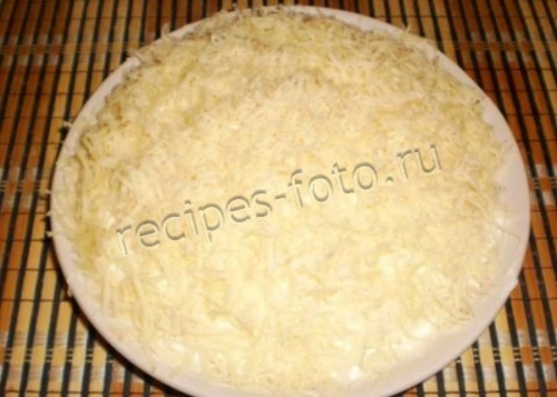 Салат "Белая ночь" с куриными сердечками и грибами