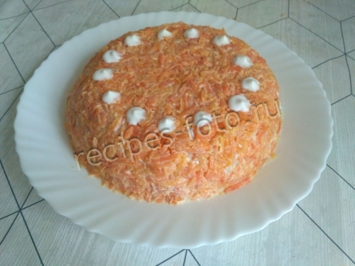 Салат "Лисья шубка" с грибами и селедкой слоями