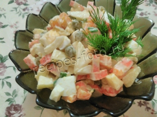 Салат "Нежность" с крабовыми палочками и яблоками