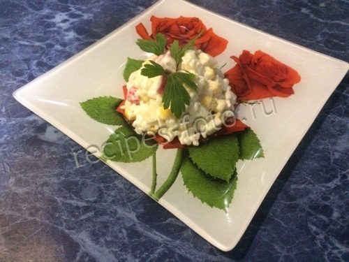 Салат "Нежный" с крабовыми палочками и яблоками