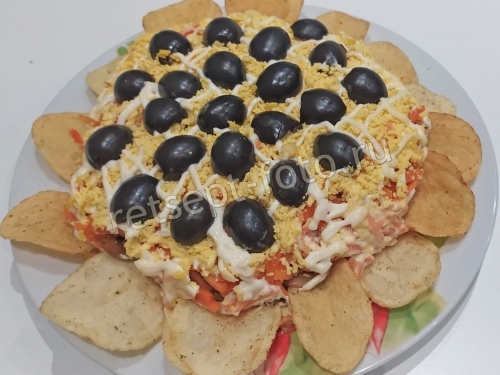 Салат "Подсолнух" с корейской морковью и курицей