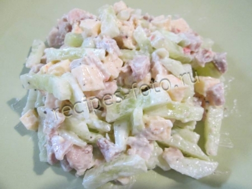 Салат из 3-х ингредиентов: курицы, сыра и огурца