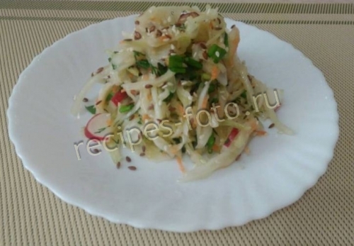 Салат из черемши с огурцами и капустой