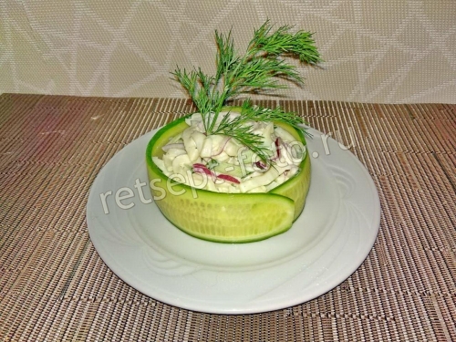 Салат из кальмаров с огурцами