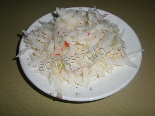 Салат из редьки с яблоком