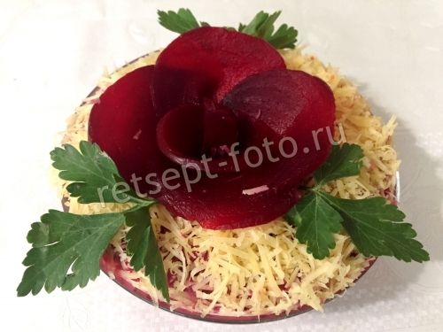 Салат из свеклы и чернослива с сыром