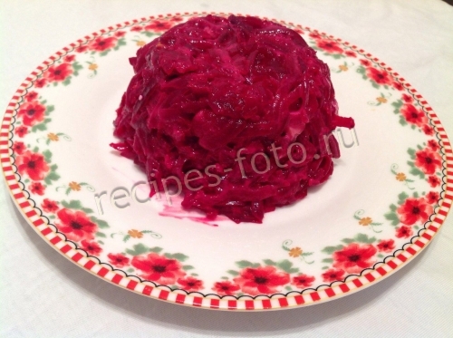 Салат из свеклы с чесноком и орехами