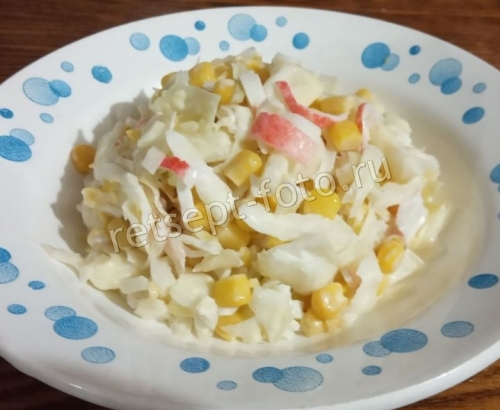 Салат с крабовыми палочками и капустой