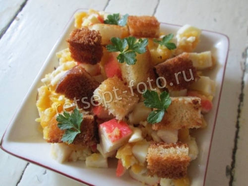 Салат с крабовыми палочками и сухим горохом
