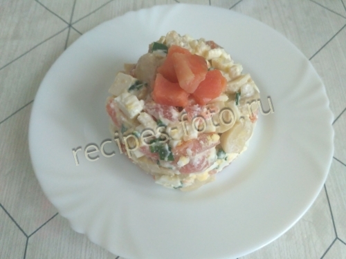 Салат с красной рыбой и грибами