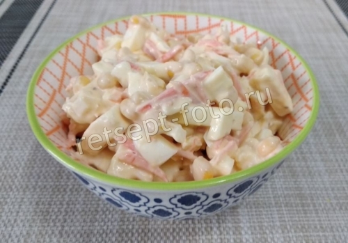 Салат с кукурузой и плавленым сыром