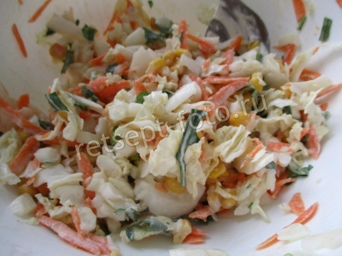 Салат с кукурузой и рукколой