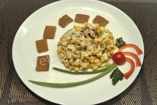 Салат с кукурузой и сухариками