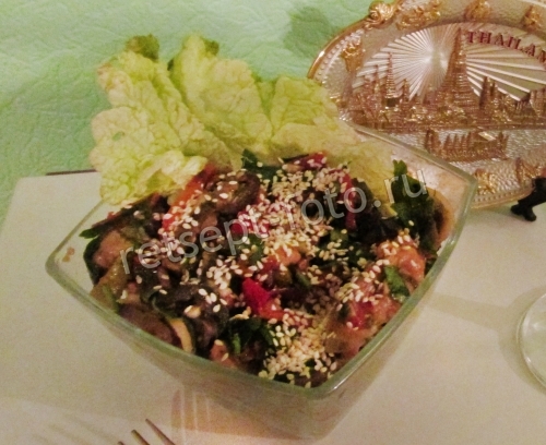 Салат с курицей и баклажанами по-тайски