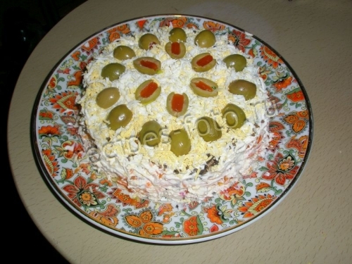 Салат с курицей и грибами слоями