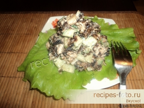 Салат с курицей и черносливом