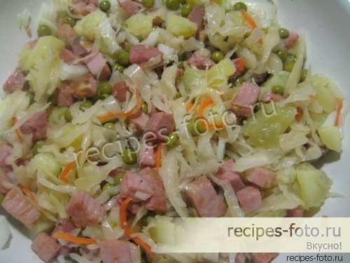 Салат с квашеной капустой, картошкой и ветчиной