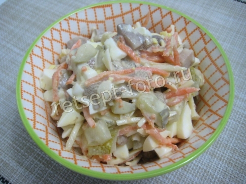 Салат с маринованными грибами и корейской морковью