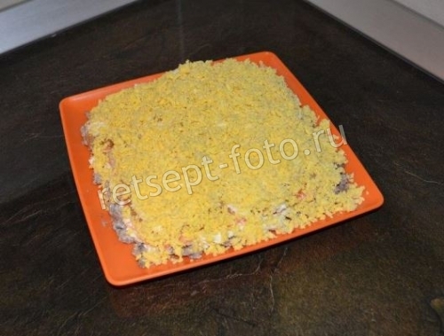 Салат с печенью, морковью и яйцом