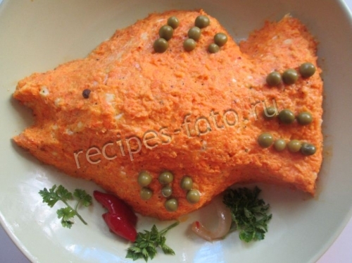 Салат с сыром, чесноком и морковью