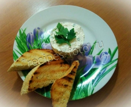 Салат с творогом и чесноком