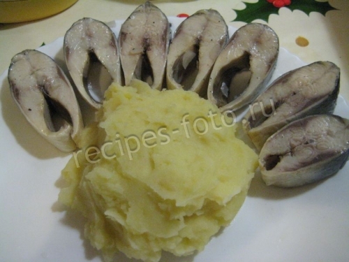 Селедка соленая с уксусом и луком в банке в домашних условиях