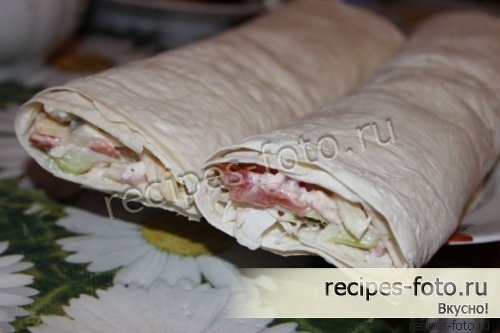 Шаурма домашняя с курицей, сыром и капустой