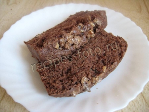 Шоколадный кекс с орехами