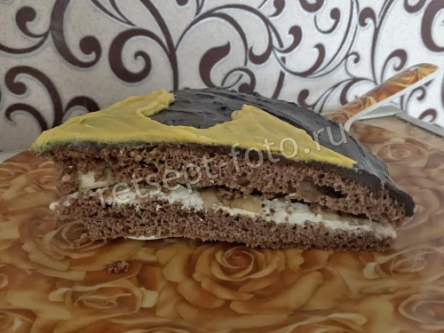 Шоколадный торт с бананом и сметанным кремом