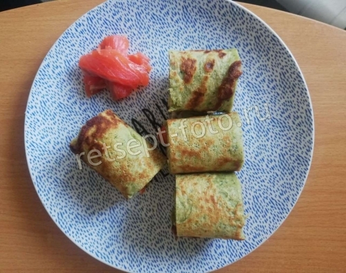Шпинатные блины с семгой и сливочным сыром