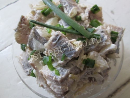 Скумбрия маринованная в майонезе с луком