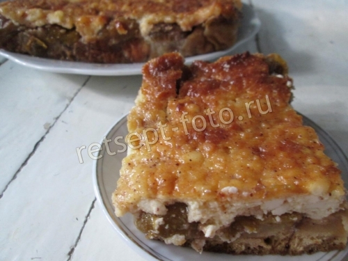 Сладкий пирог из батона с творогом и сливами