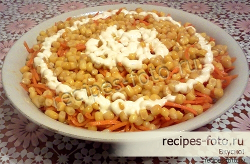 Слоеный салат с курицей, кукурузой и корейской морковкой