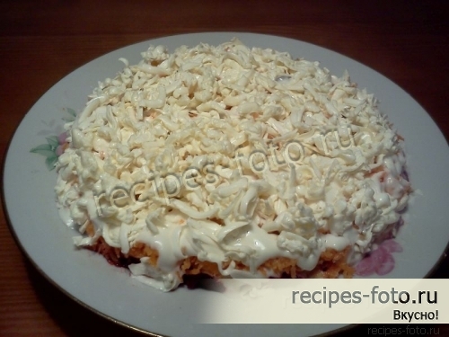 Слоеный салат «Трио» со свеклой, морковью и сыром