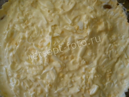 Слоеный салат с курицей и курагой на праздник