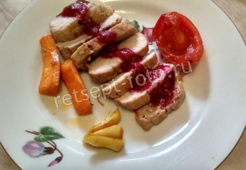 Стейк с клюквенным соусом