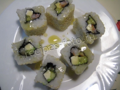 Суши с креветками и огурцом