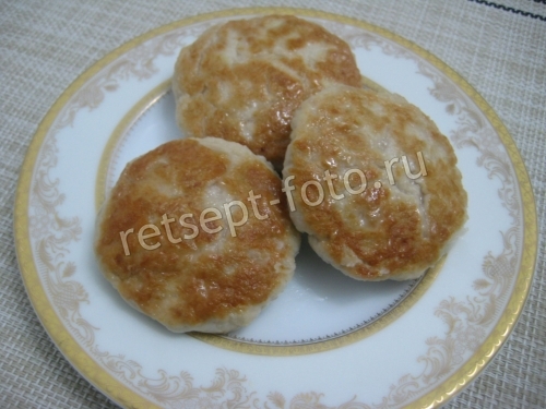 Свиные котлеты с картошкой и хлебом