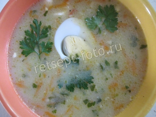 Сырный суп с кукурузой и яйцом