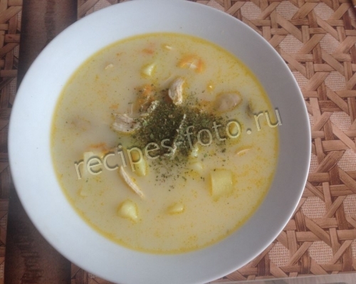 Сырный суп с курицей и грибами