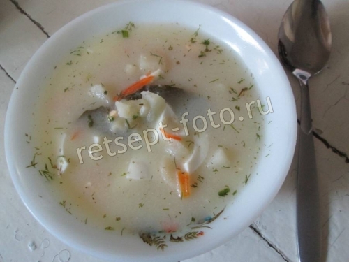 Сырный суп с сосисками и яйцом