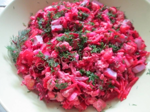 Теплый салат с курицей и свежими овощами