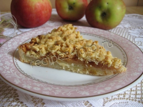 Тертый песочный пирог с яблоками