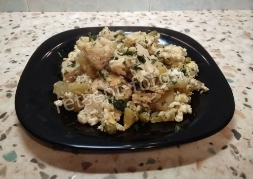 Цветная капуста с картошкой и горошком на сковороде