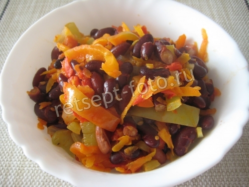 Тушеная фасоль с овощами