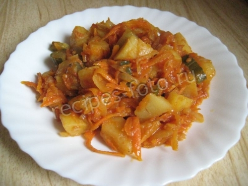 Тушеная картошка с солеными огурцами